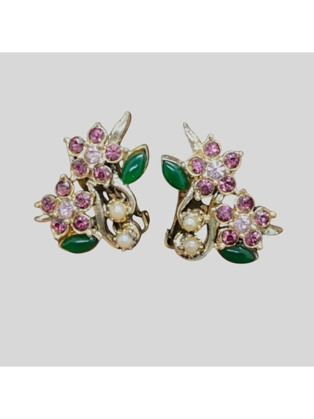 Vtg Florenza purple Pink Flower faux pearl clip earrings w/Green Glass Petals